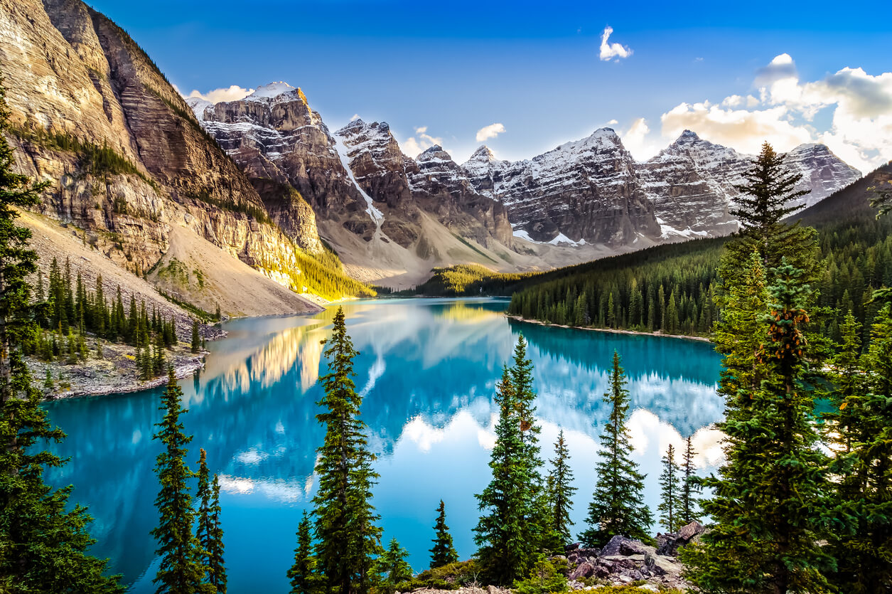 Canada: Morain lake en Alberta, Canada Canada: Morain lake en Alberta, Canada