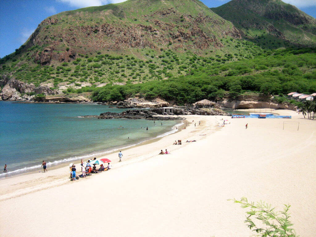 Capo Verde: La plage de Tarrafal, au nord de Santiago Capo Verde: La plage de Tarrafal, au nord de Santiago