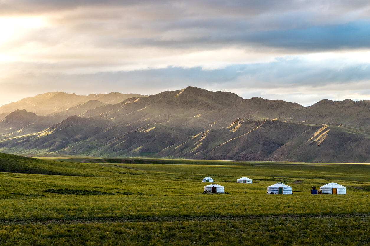 Mongolia: Yourtes et paysage de Mongolie Mongolia: Yourtes et paysage de Mongolie