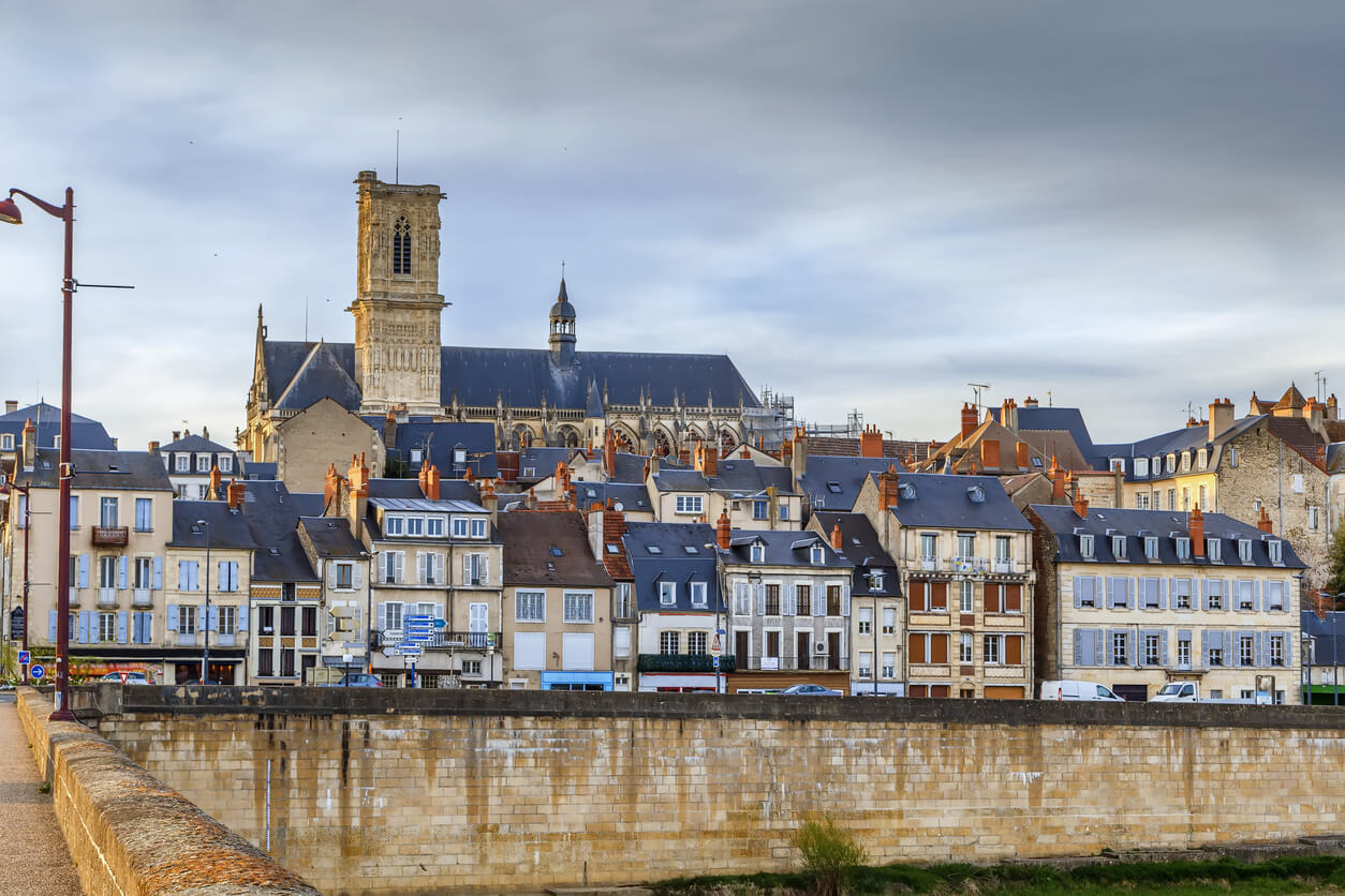 Nevers (Nièvre) : Nevers (Nièvre) :